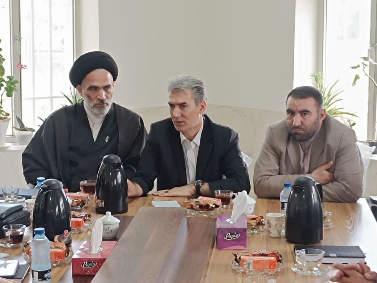 🔴 نشست صمیمی فرماندار سلماس با کارآفرینان و صنعت‌گران؛ بررسی چالش‌های شهرک صنعتی در حضور مسئولان شهرستان