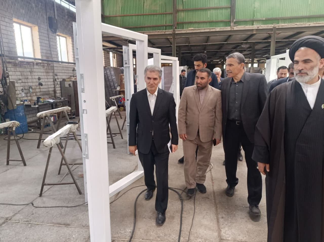⭕️ ادامه بازدیدهای میدانی فرماندار سلماس؛ حضور در واحد تولیدی سهند درب با همراهی مسئولان شهرستان