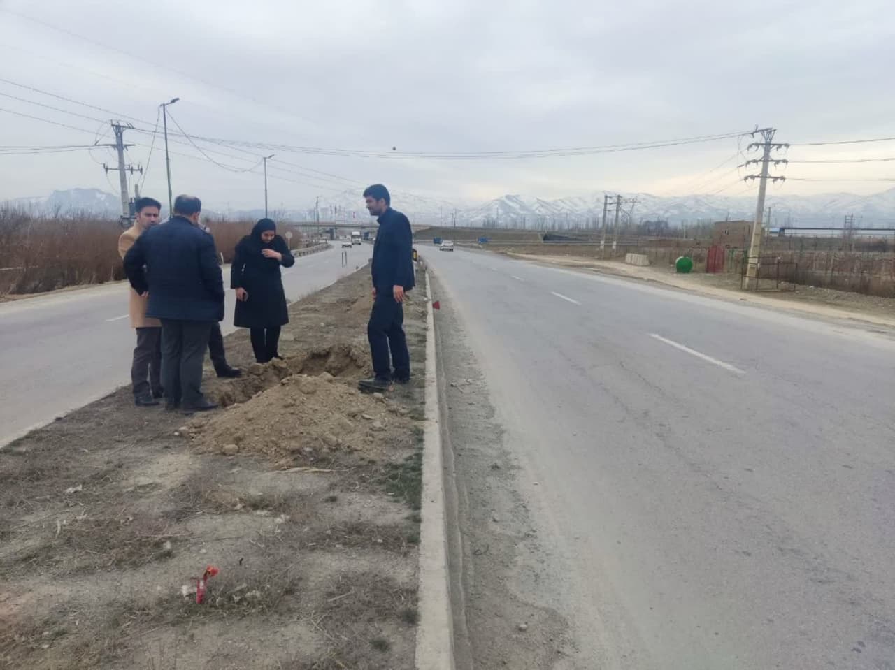 بازدید میدانی معاون برنامه ریزی و امور عمرانی فرمانداری سلماس از طرح اجرایی درختکاری رفوژهای میانی محورهای اصلی استحفاظی