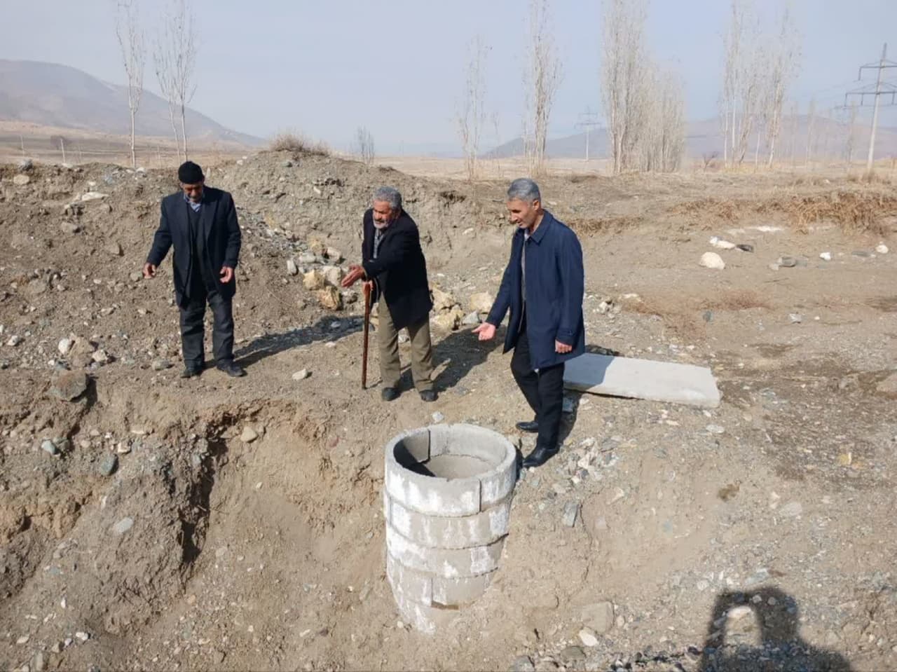 بازدید ریاست محترم جهاد کشاورزی شهرستان سلماس مهندس منافی از کهریز روستای شورگل جهت لای روبی ومرمت که براثر سیل تخریب شده