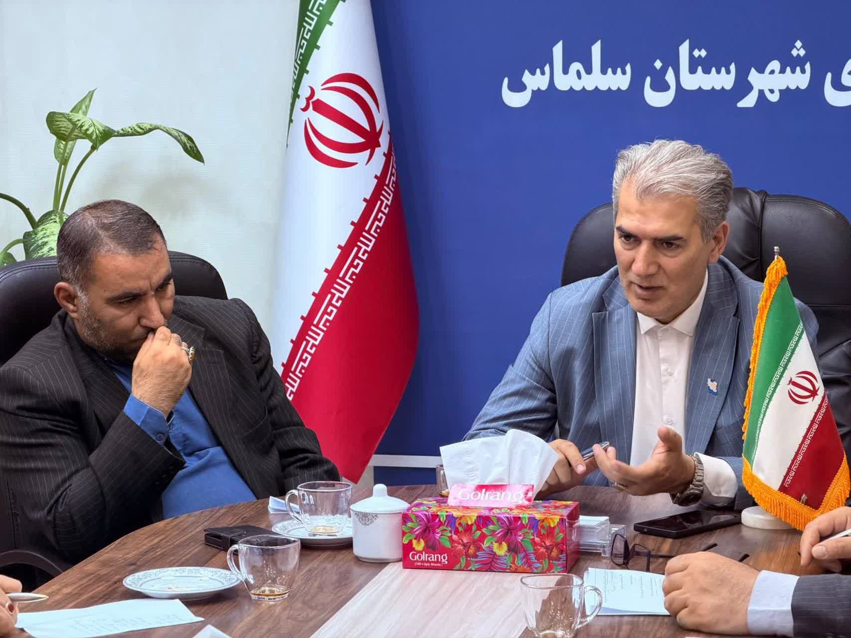 جلسه میز نماد آموزش و پرورش شهرستان سلماس با حضور مسئولان شهرستانی در دفتر فرماندار برگزار شد.