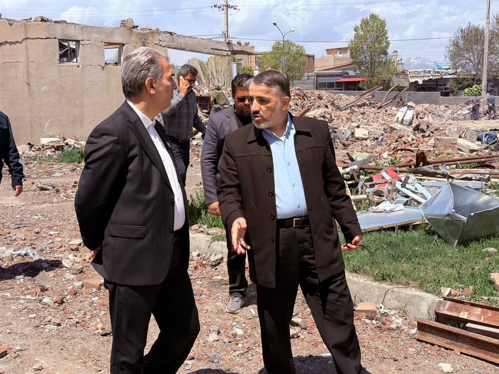 فرماندار شهرستان سلماس به‌همراه فرمانده سپاه پاسداران انقلاب اسلامی این شهرستان از یکی از واحدهای نظامی آسیب‌دیده در جریان جنگ تحمیلی سوم بازدید کردند.