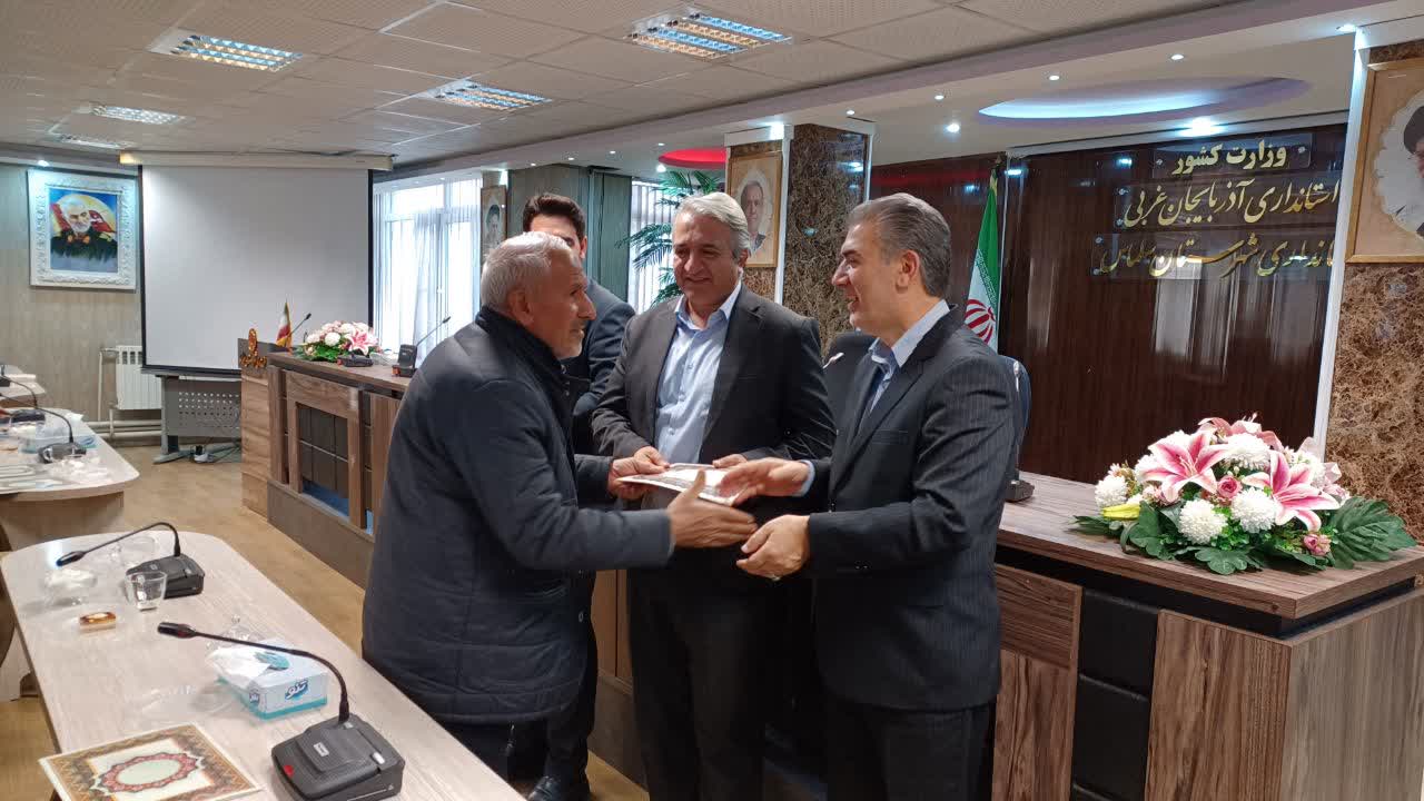 نشست صمیمی علی علائی فرماندار شهرستان سلماس با جمعی از همکاران بازنشسته و کارکنان فرمانداری برگزار شد