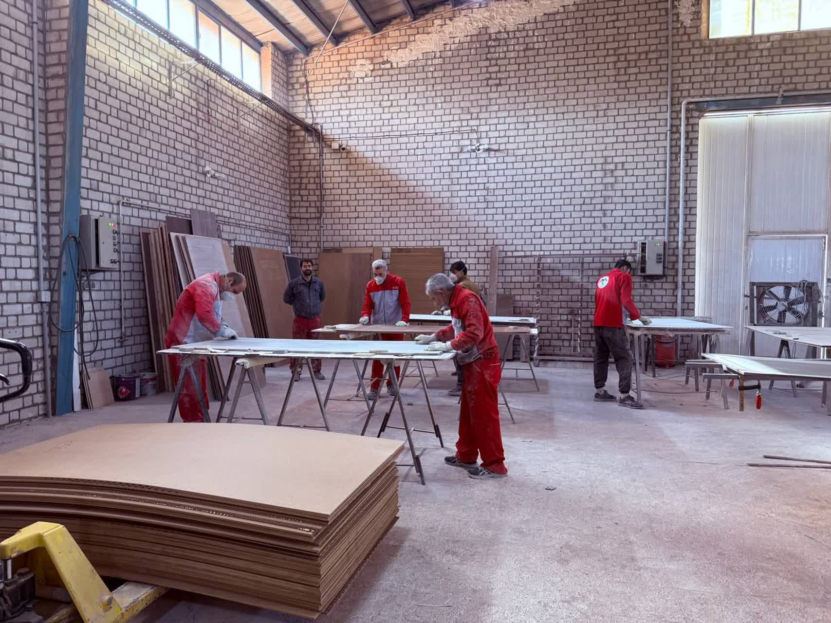 ازدید فرماندار شهرستان سلماس به همراه امام جمعه محترم و نماینده مردم شریف سلماس در مجلس شورای اسلامی از واحدهای تولیدی مستقر در شهرک صنعتی سلماس