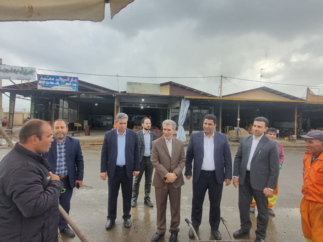 بازدید فرماندار سلماس از میدان ترهبار؛ قدردانی از اقدام سریع شهرداری در پاسخ به مطالبات کسبه