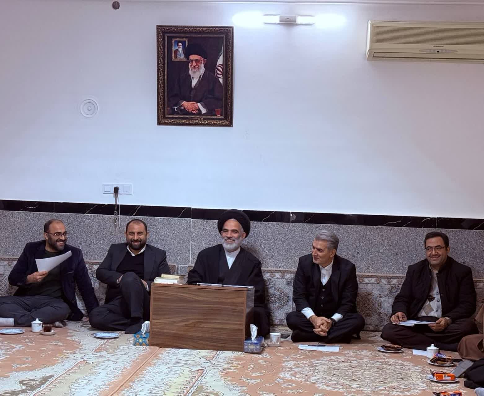 شست هم‌اندیشی مدیران کانون‌های فرهنگی و هنری مساجد شهرستان سلماس با حضور فرماندار سلماس، امام جمعه، رئیس کانون‌های فرهنگی و هنری مساجد استان و جمعی از مدیران کانون‌ها برگزار شد.