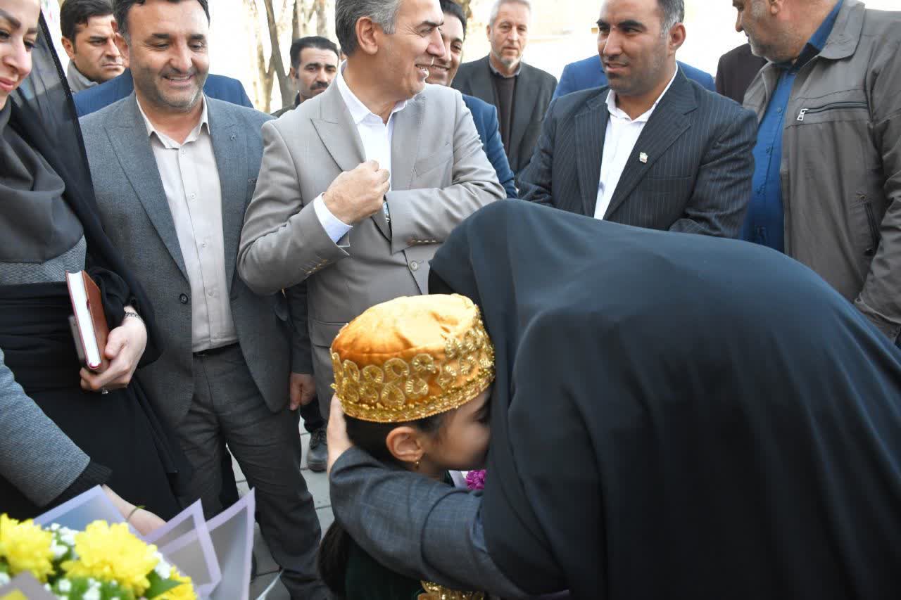 استقبال گرم نوآموز سلماسی از مشاور وزیر و رئیس شورای آموزش و پرورش شهرستان سلماس