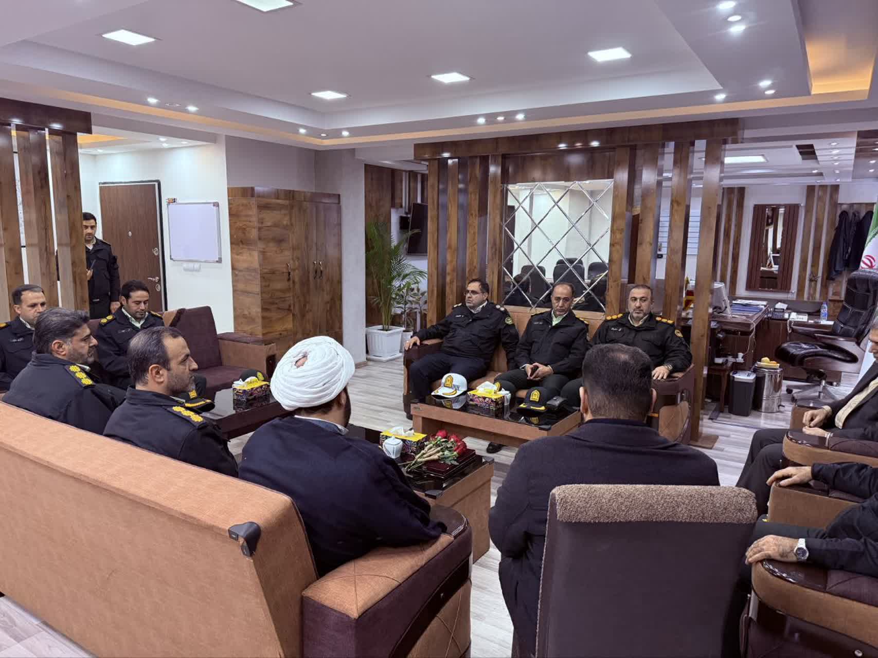 تجلیل فرماندهی انتظامی سلماس از «علی علائی» به مناسبت روز جانباز