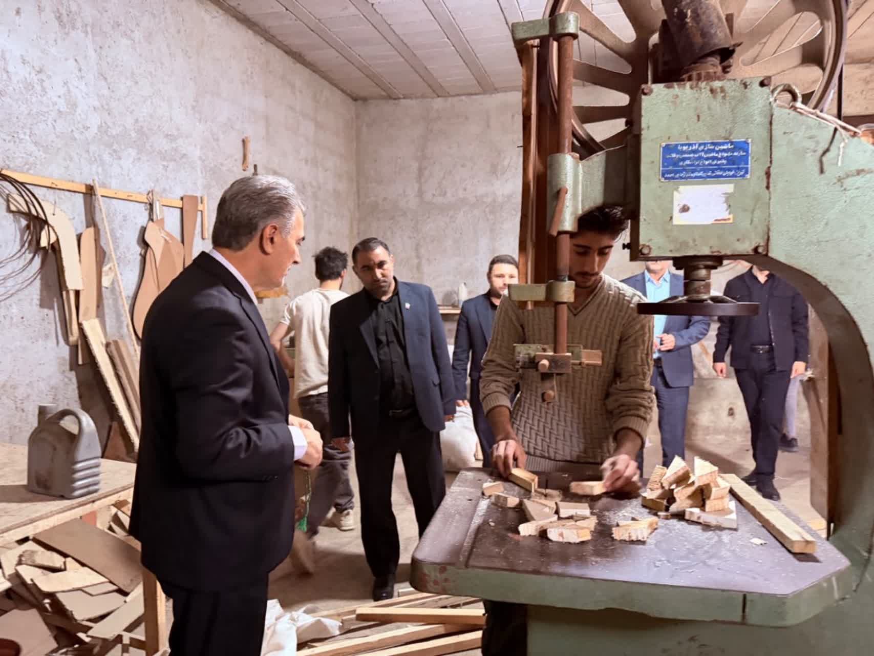 یکشنبه‌های تولید و مانع‌زدایی در سلماس این‌بار با تمرکز بر حمایت عملی از یک واحد تولیدی همراه شد؛ جایی که بازدید میدانی مسئولان، گره‌ای چندساله را باز کرد.