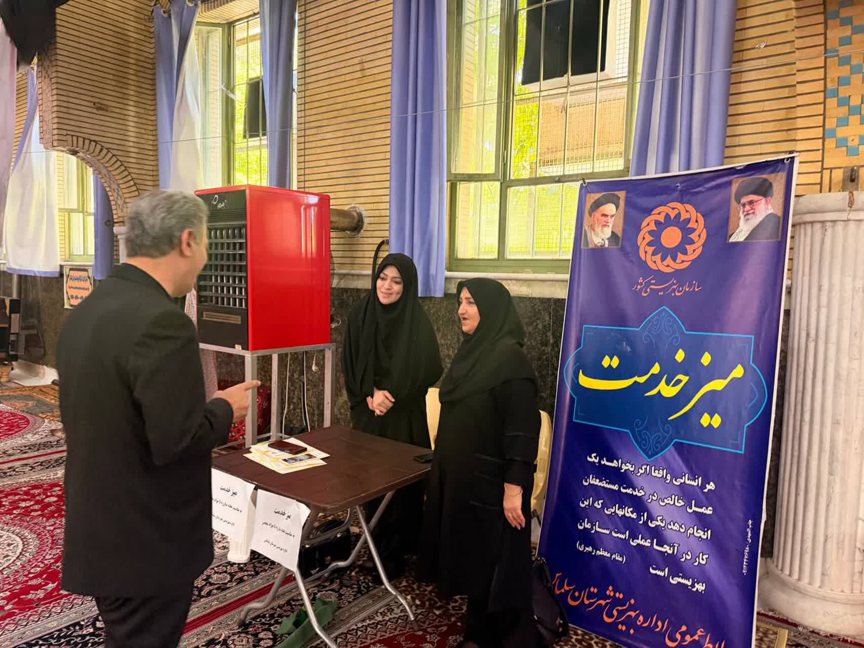 🔹 علی علائی فرماندار شهرستان با حضور در مصلای امام خمینی (ره) و همزمان با برگزاری آیین عبادی ـ سیاسی نماز جمعه، از میزهای ارتباطات مردمی دستگاه‌های اجرایی بازدید کرد.