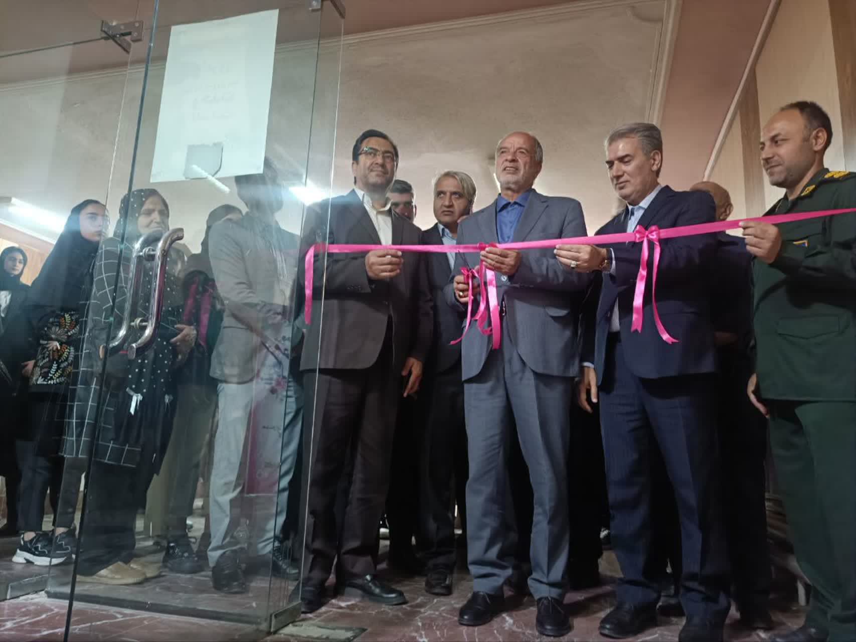 به مناسبت گرامیداشت هفته دفاع مقدس، نمایشگاه هنرهای تجسمی با عنوان «ذهن‌های زیبا» روز شنبه 29 شهریور با حضور علی علائی فرماندار سلماس و نماینده مردم در مجلس شورای اسلامی افتتاح شد.