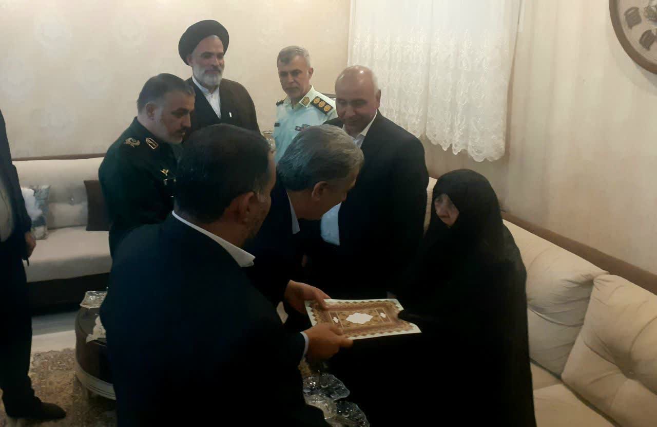 🌷 دیدار فرماندار سلماس و جمعی از مسئولان با خانواده‌های معظم شهدا