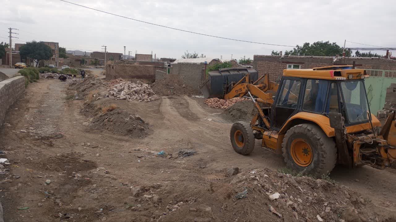 بازدید میدانی فرماندار و نماینده سلماس از طرح‌های بنیاد مسکن و پروژه‌های آسفالت روستاهای مرکزی و کوهسار