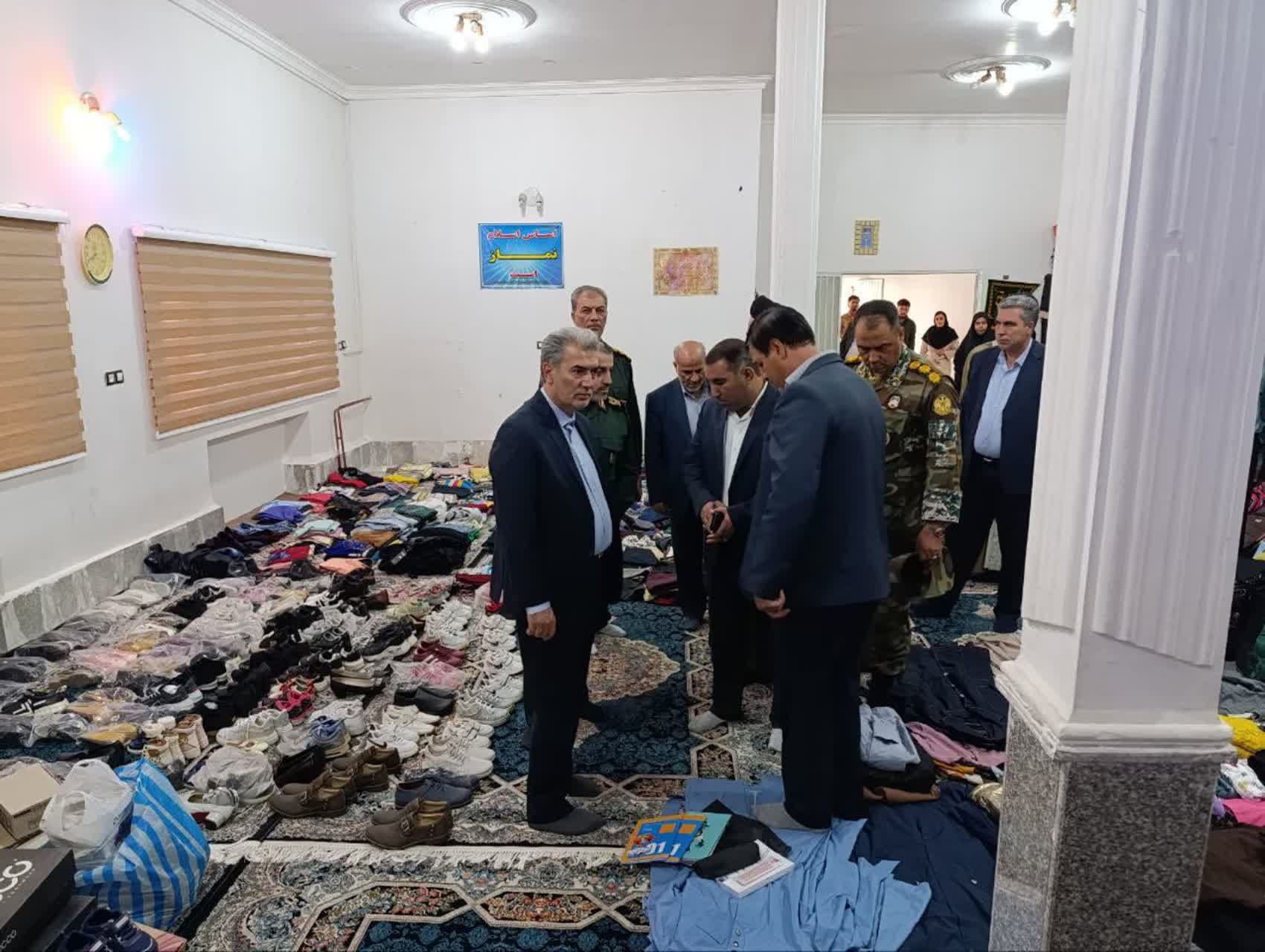 توزیع لوازم‌التحریر و پوشاک بین 1200 دانش‌آموز تحت حمایت کمیته امداد سلماس