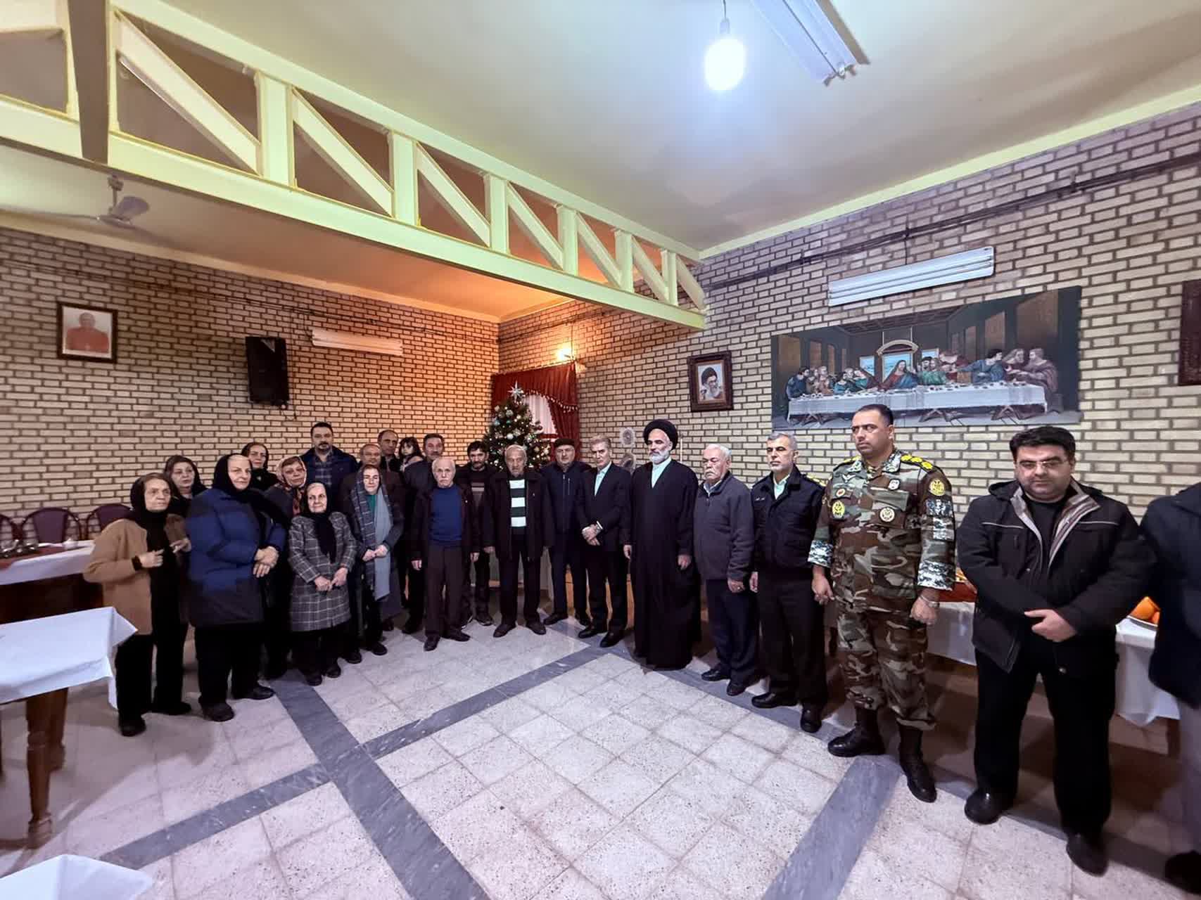 در آستانه سال نو میلادی؛ فرماندار سلماس و امام جمعه با اهالی مسیحی روستای خسروآباد دیدار کردند