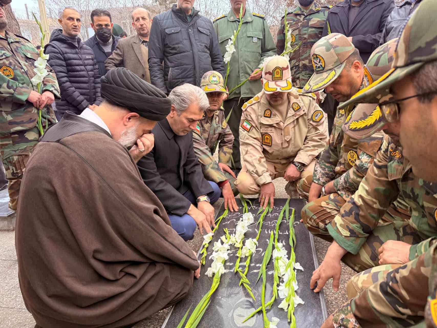 مراسم عطر‌افشانی قبور مطهر شهدا و گرامیداشت یاد و خاطره شهدای غریب اسارت سلماس برگزار شد.