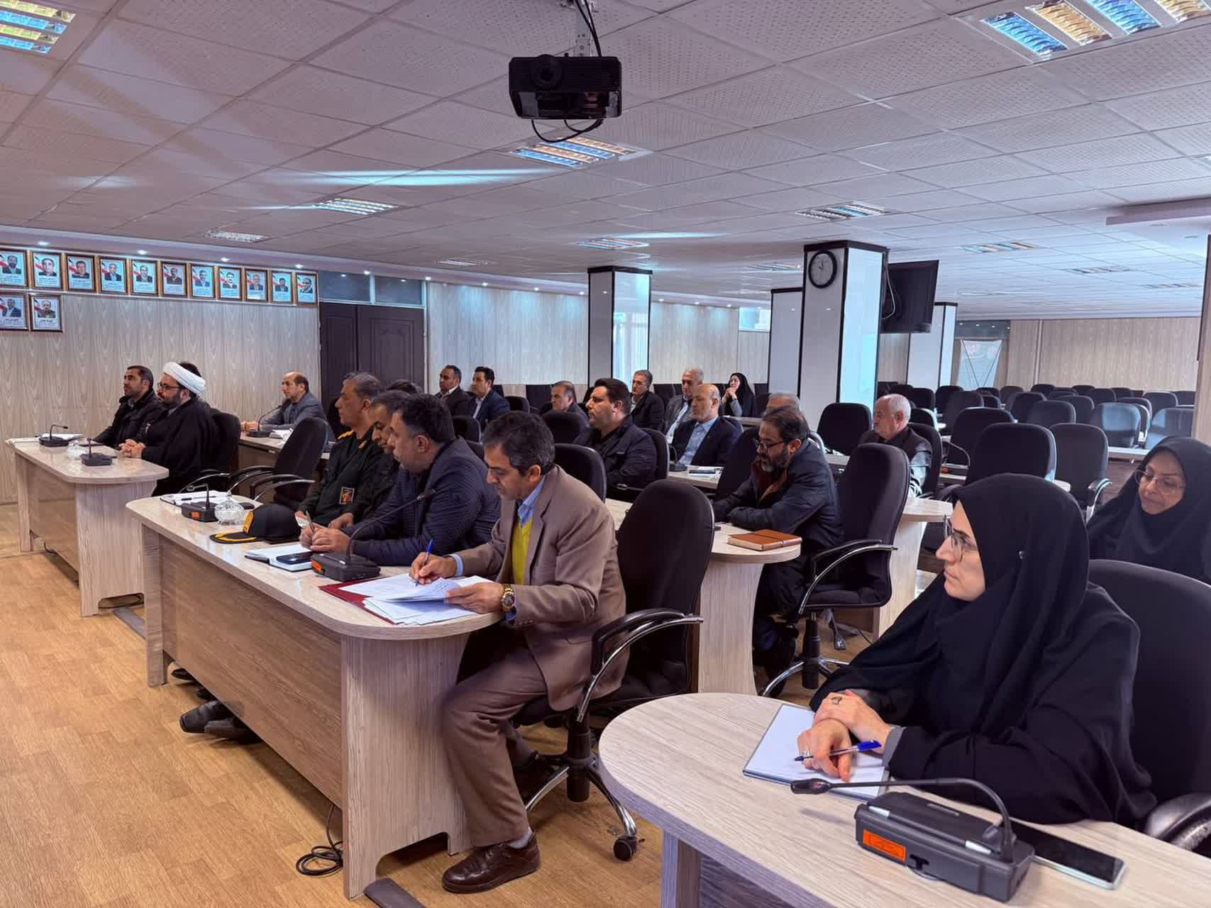 جلسه ستاد باز آفرینی شهری شهرستان سلماس به ریاست علائی فرماندار شهرستان و با حضور اعضای ستاد برگزار شد.