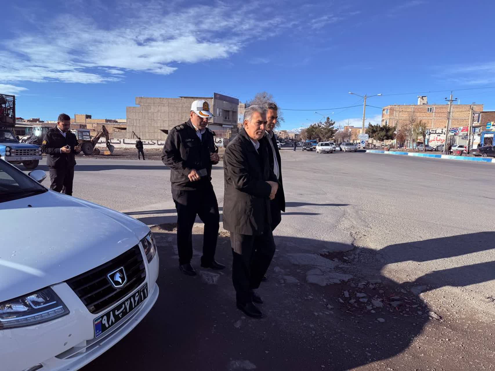 🔻بازدید فرماندار و رئیس شورای ترافیک شهرستان سلماس به همراه شهردار و رئیس پلیس راهور از نقطه حادثه خیز در میدان انتفاض