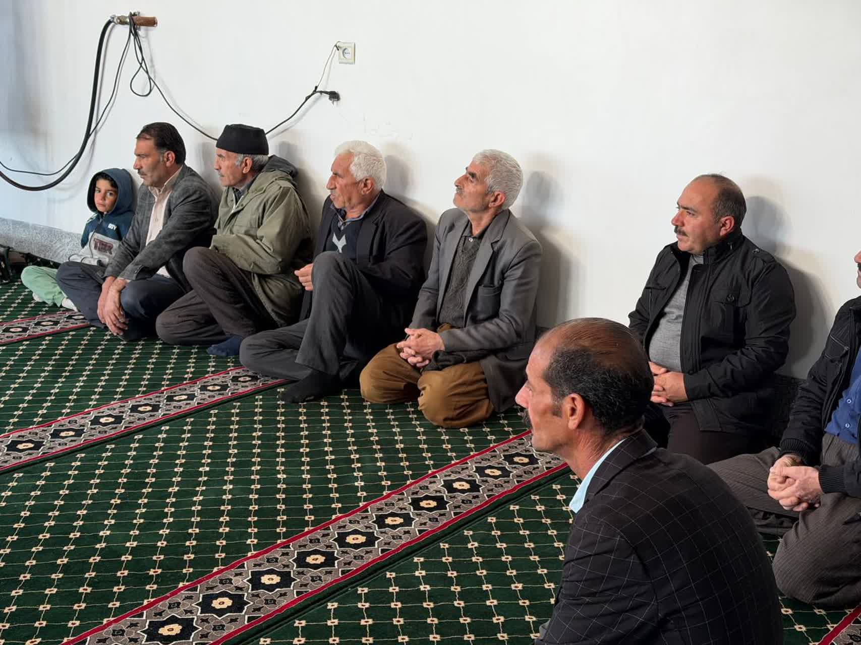 بازدید فرماندار و نماینده مردم شریف سلماس در مجلس شورای اسلامی از روستای شیدان در قالب کاروان خدمت