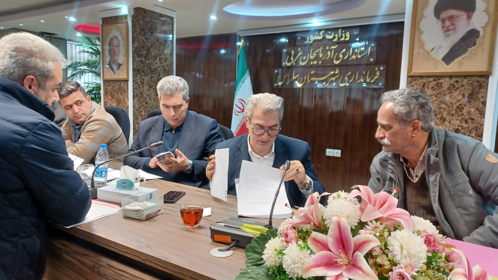 فرماندار سلماس در ملاقات مردمی چهارشنبه‌ای: بررسی مستقیم مطالبات شهروندان و اجرای دستورات لازم برای رفع مشکلات