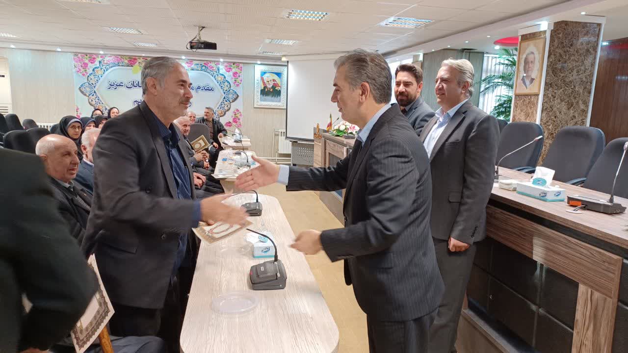 نشست صمیمی علی علائی فرماندار شهرستان سلماس با جمعی از همکاران بازنشسته و کارکنان فرمانداری برگزار شد