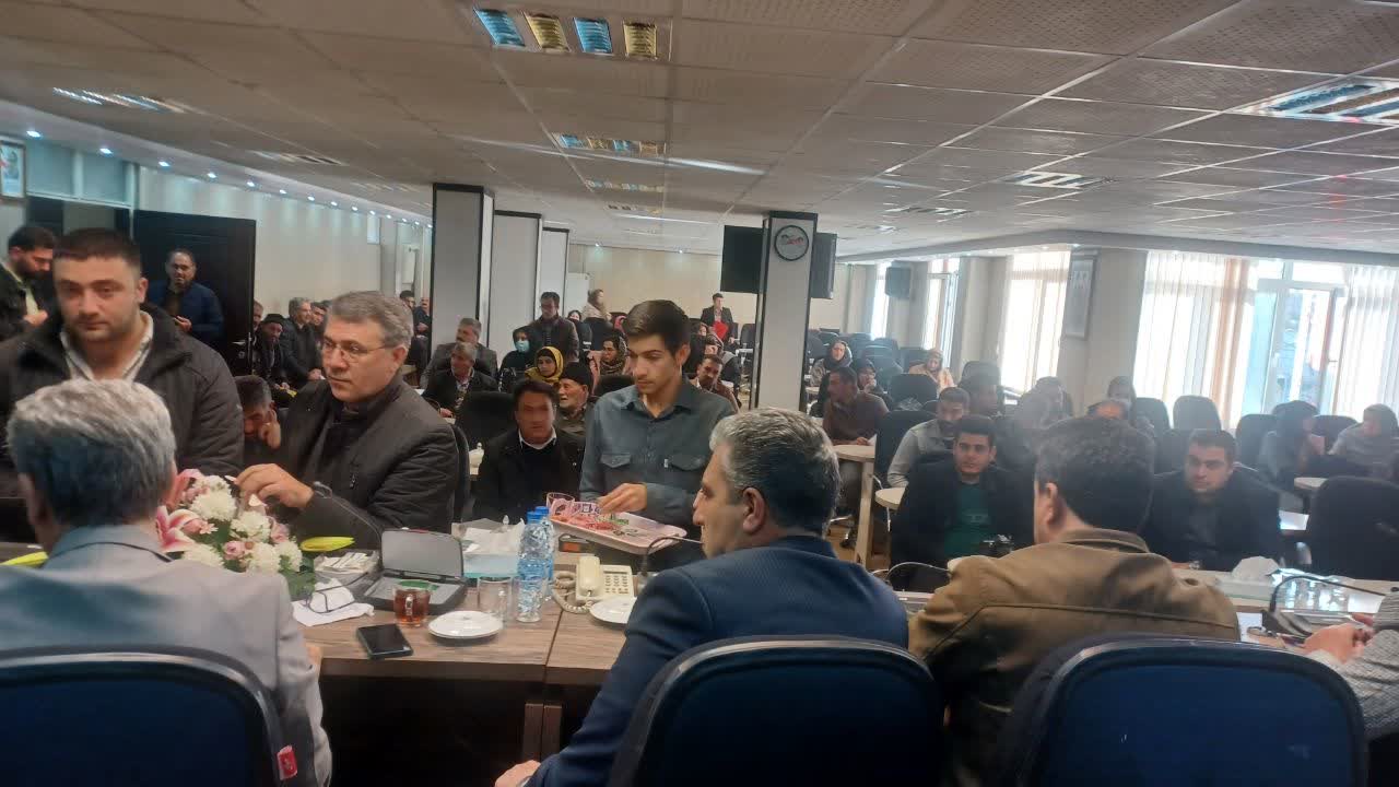 دیدار چهره‌به‌چهره و پنج‌ساعته فرماندار سلماس با بیش از 200 نفر از شهروندان