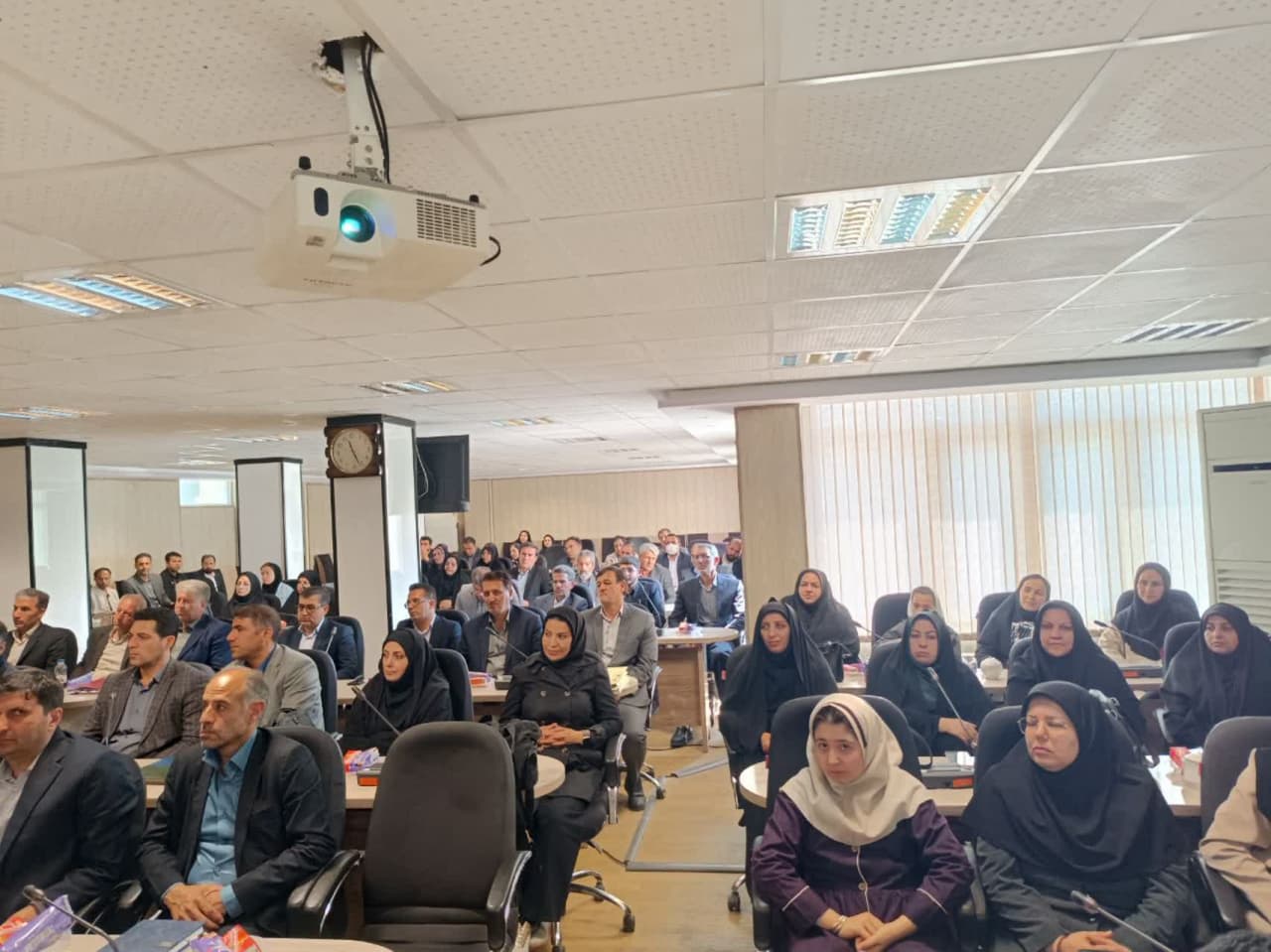 تجلیل از معلمان نمونه شهرستان سلماس به مناسبت هفته معلم