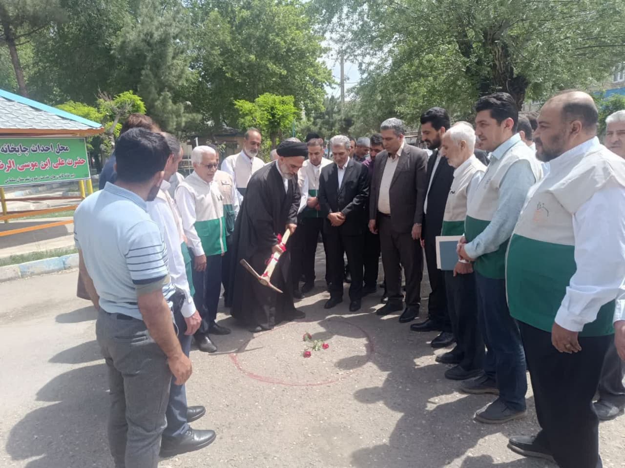 ✅️ کلنگ زنی چایخانه حضرت علیبن موسیالرضا (ع) در پارک ملت سلماس با حضور فرماندار و جمعی از مسئولین