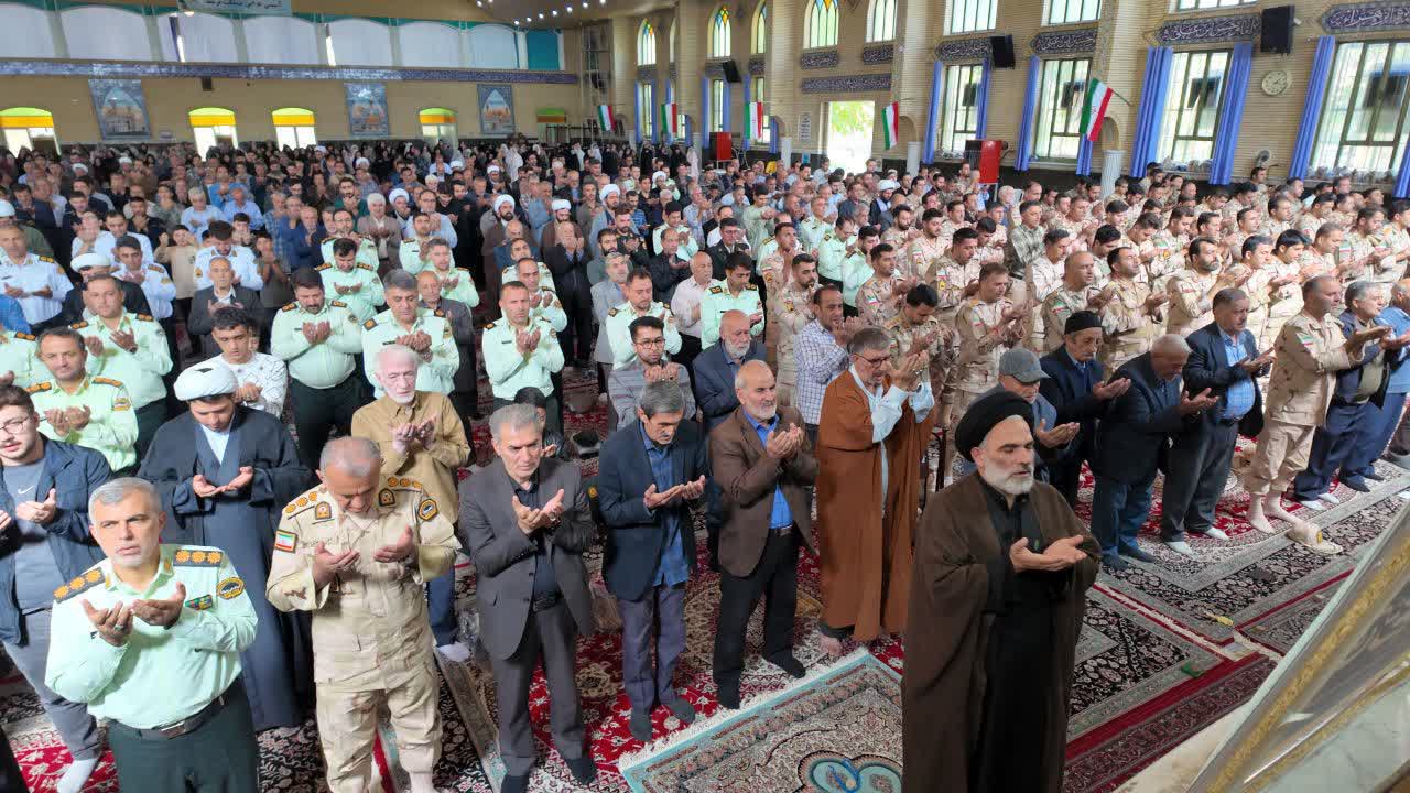 برگزاری نمازجمعه عبادی-سیاسی سلماس با محوریت گرامیداشت وفات حضرت معصومه(س) و تجلیل از فرماندهان انتظامی و مرزی