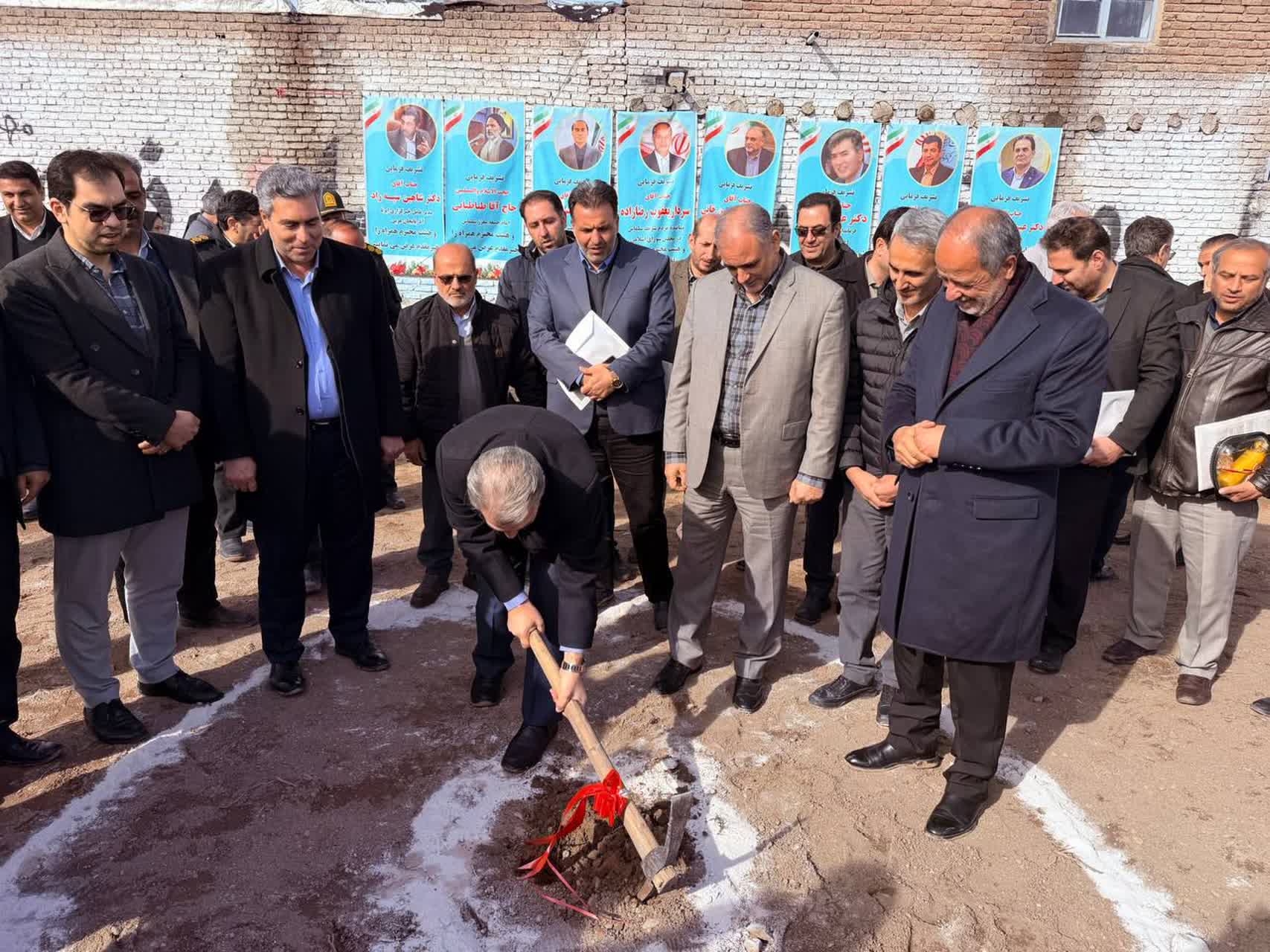 🇮🇷چهل و هفتمین فجر پیروزی🇮🇷  آیین کلنگ‌زنی مجموعه هتل، رستوران و تالار بین‌المللی در سلماس برگزار شد