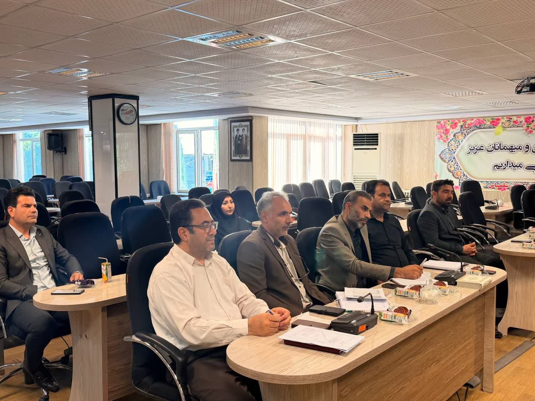 🔹جلسه انجمن کتابخانههای عمومی شهرستان سلماس به ریاست علی علائی فرماندار شهرستان و با حضور معصومی مدیرکل کتابخانههای عمومی آذربایجانغربی، اعضای انجمن و جمعی از مسئولان شهرستان در سالن جلسات فرماندا