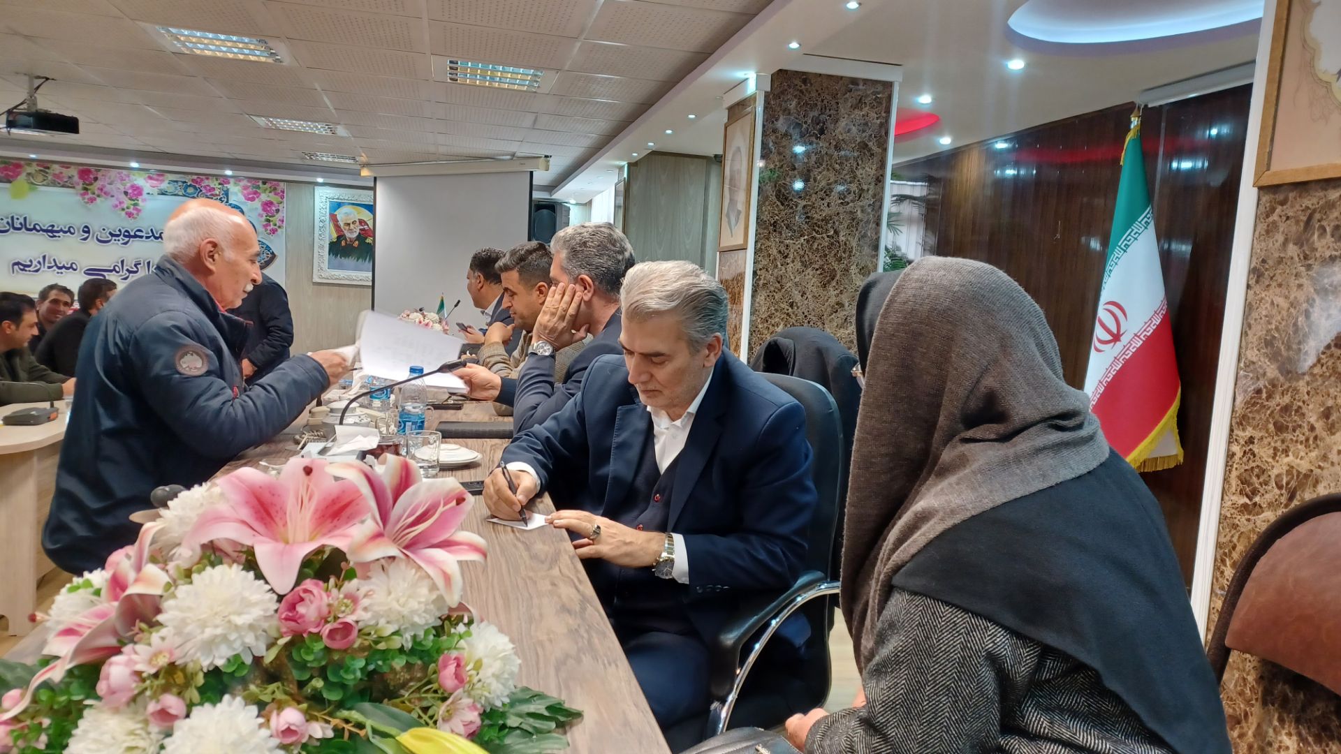 فرماندار سلماس در ملاقات مردمی چهارشنبه‌ای: بررسی مستقیم مطالبات شهروندان و اجرای دستورات لازم برای رفع مشکلات