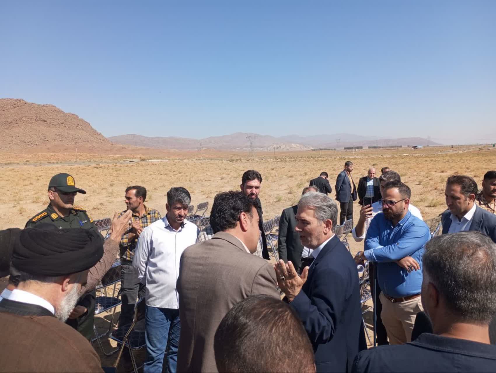 کلنگ‌زنی نیروگاه خورشیدی 10 مگاواتی در روستای یالقوز آغاج