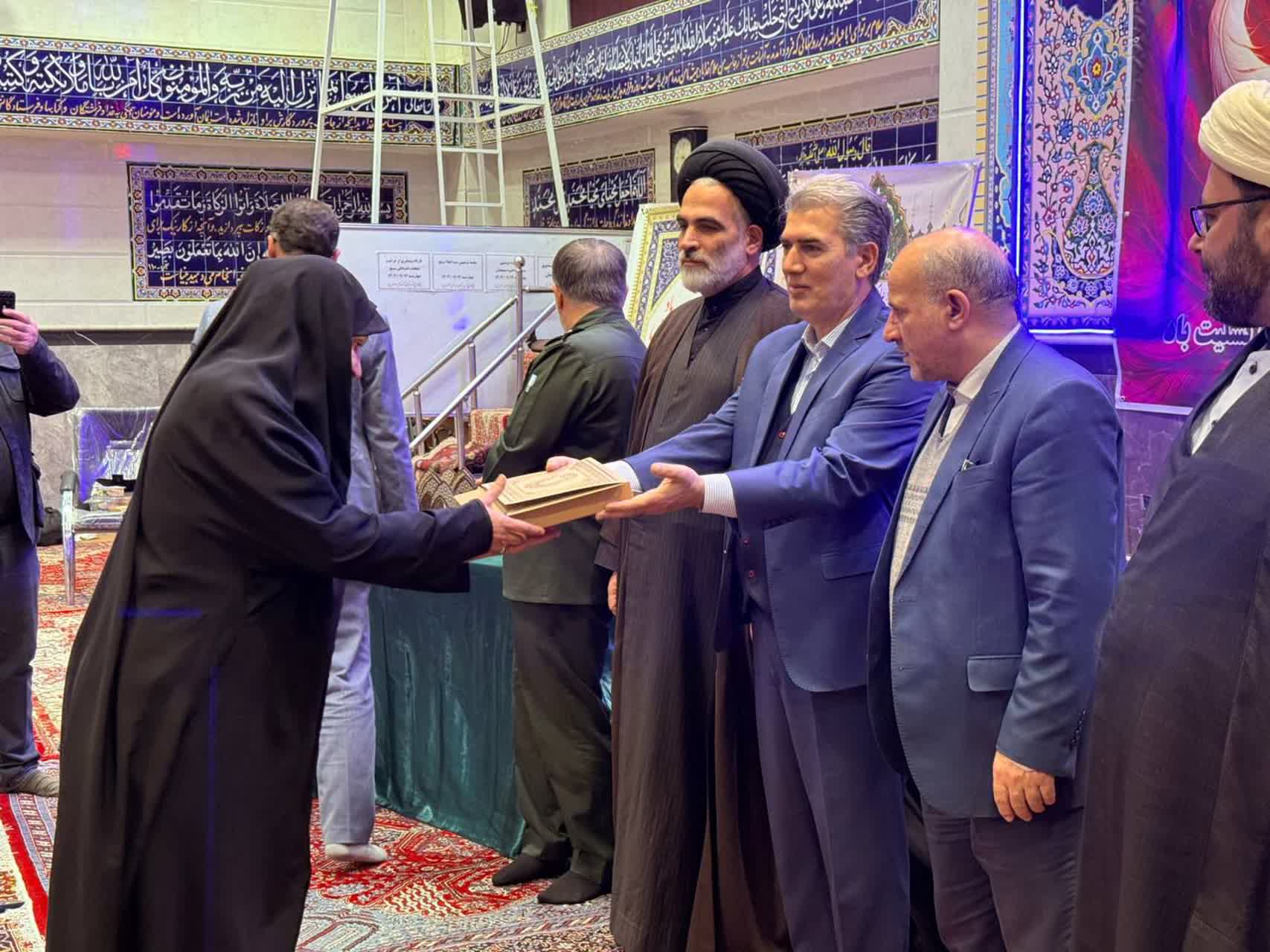 آیین اختتامیه اعتکاف دانش‌آموزی شهرستان سلماس با حضور فرماندار، امام جمعه و فرمانده سپاه این شهرستان در مسجد حضرت علی‌اصغر(ع) برگزار شد.