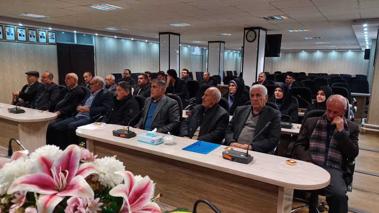 نشست صمیمی علی علائی فرماندار شهرستان سلماس با جمعی از همکاران بازنشسته و کارکنان فرمانداری برگزار شد