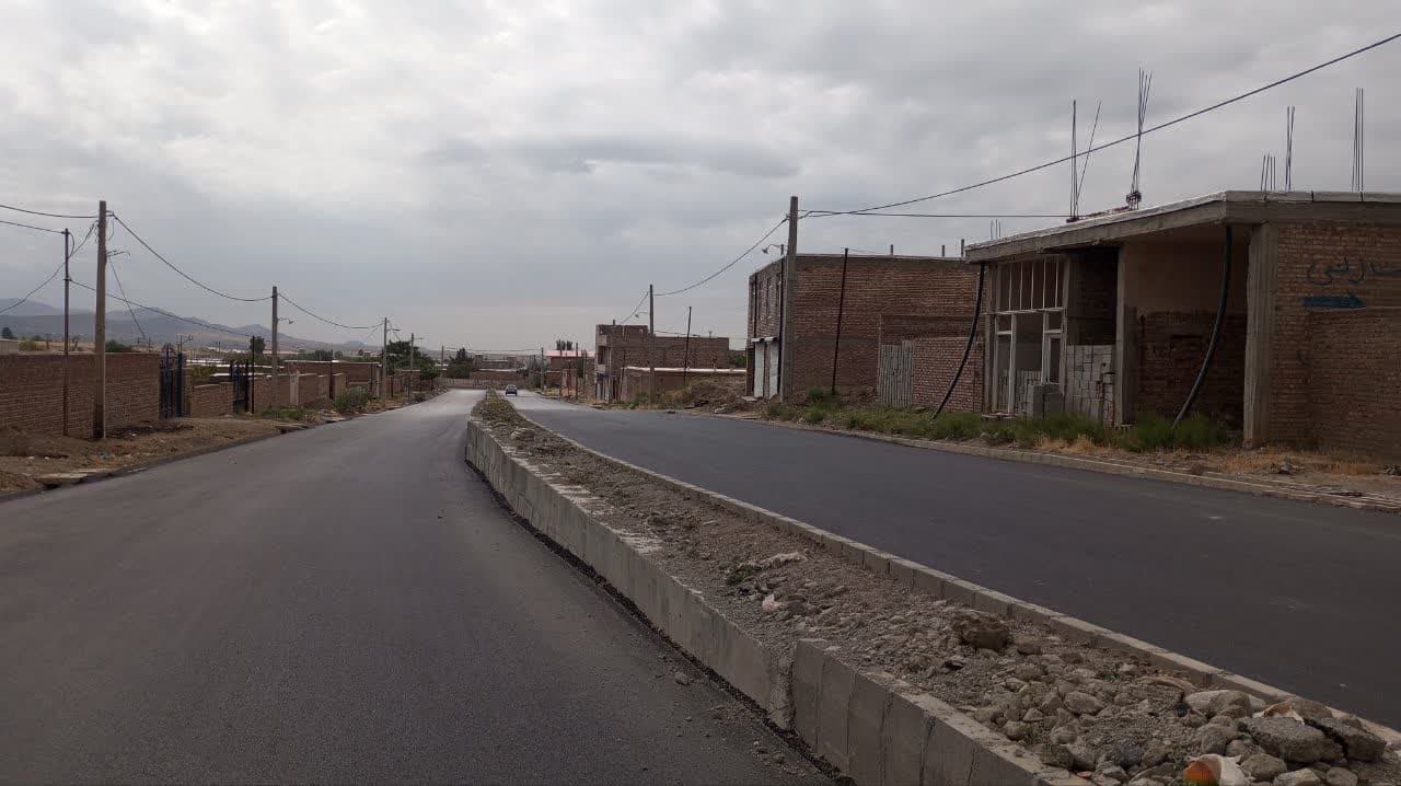 بازدید میدانی فرماندار و نماینده سلماس از طرح‌های بنیاد مسکن و پروژه‌های آسفالت روستاهای مرکزی و کوهسار