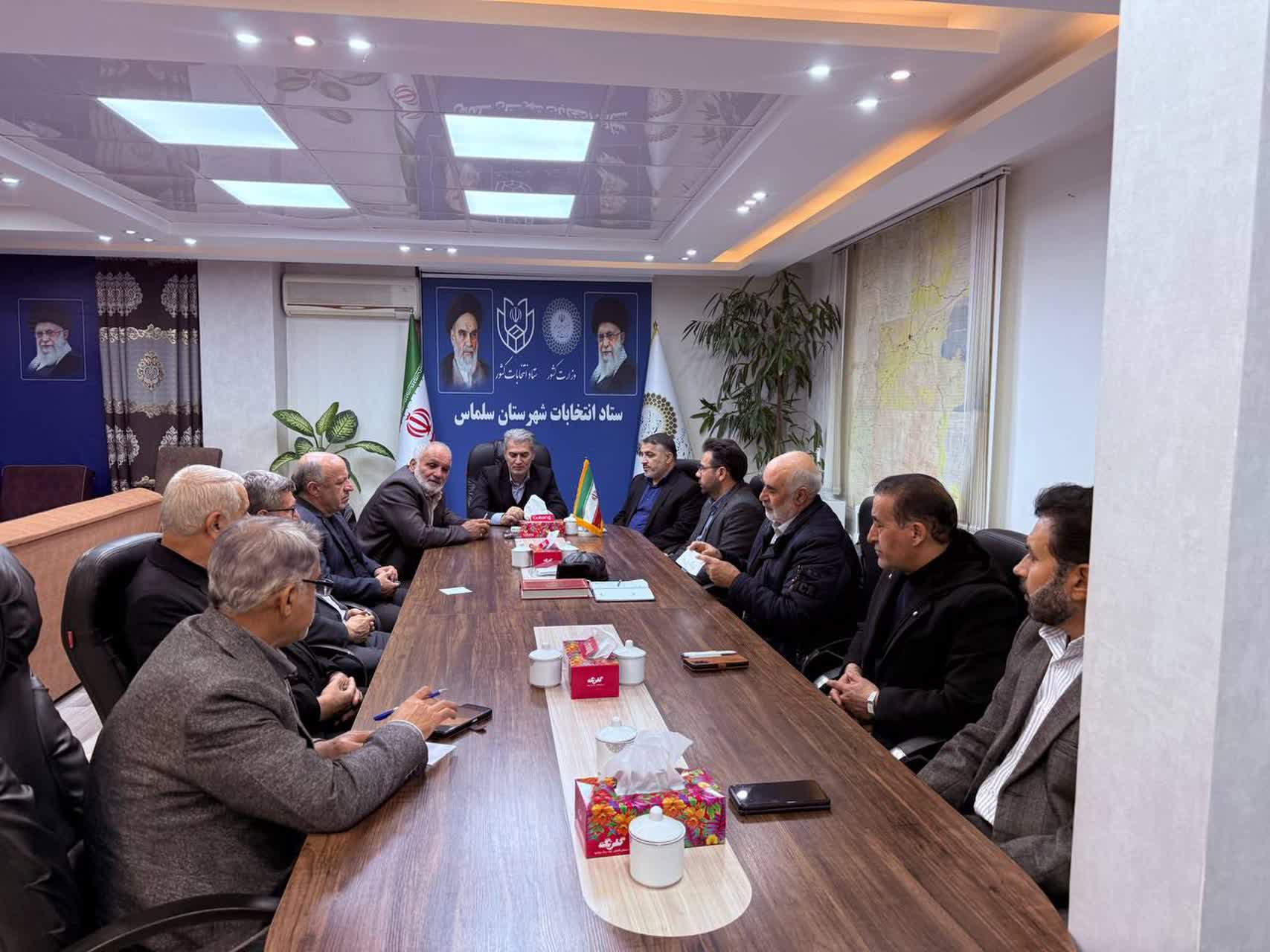 دیدار فرماندار و فرمانده سپاه پاسداران انقلاب اسلامی شهرستان سلماس با یادگاران جبهه و جنگ