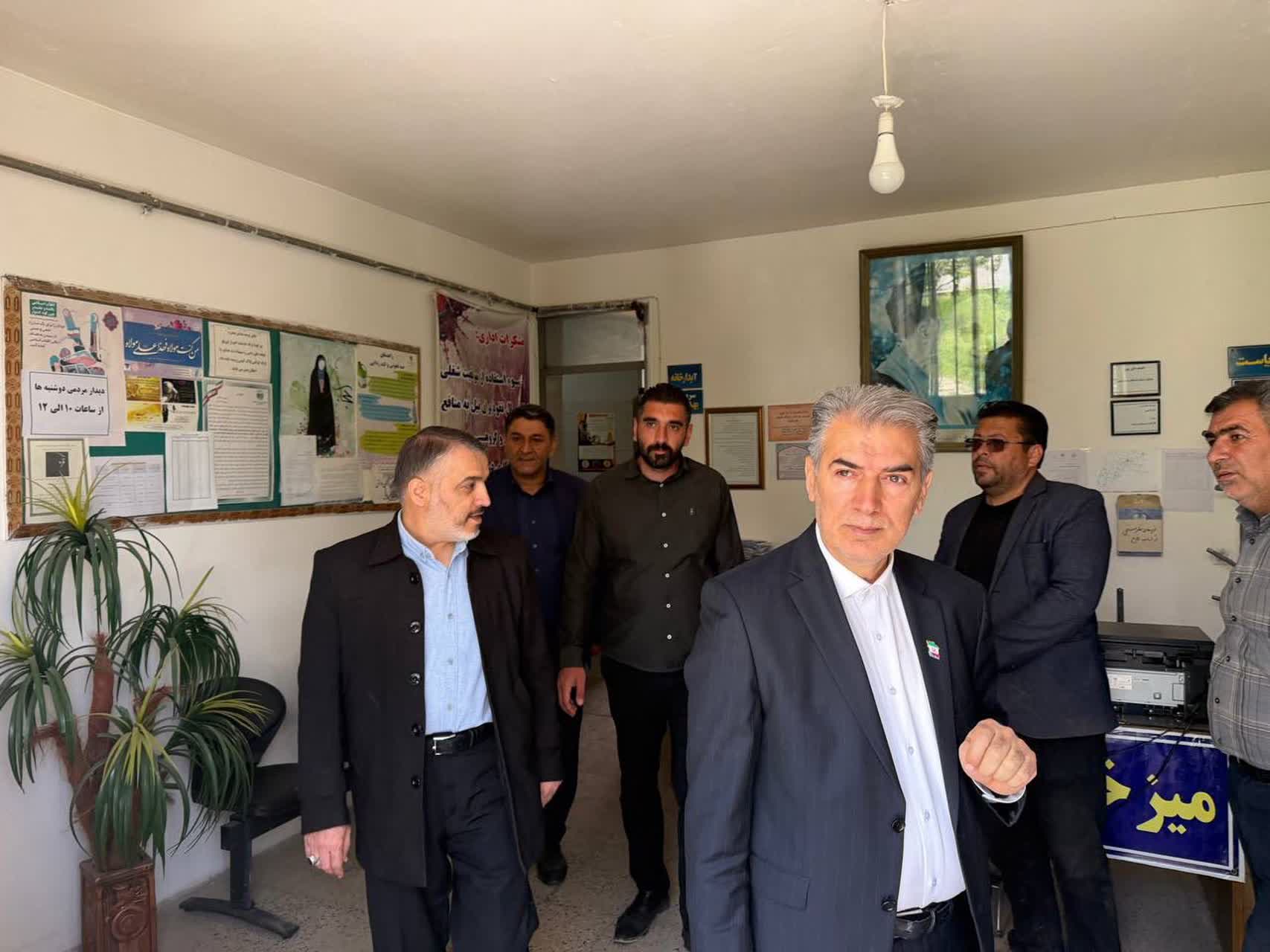 فرماندار شهرستان سلماس در نخستین ساعات کاری امروز به‌صورت سرزده از ادارات شبکه دامپزشکی و امور عشایری این شهرستان بازدید کرد.