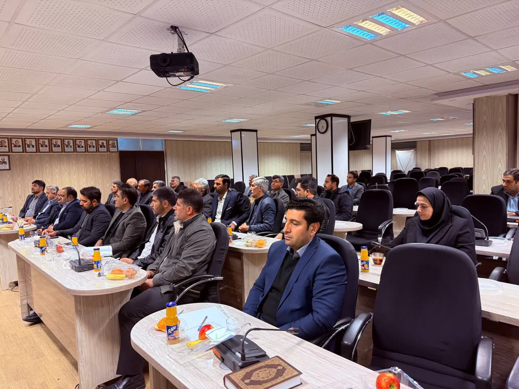 ⭕️ تأکید فرماندار سلماس بر برند‌سازی و حمایت از زنبورداران در جلسه شورای هماهنگی بخش کشاورزی