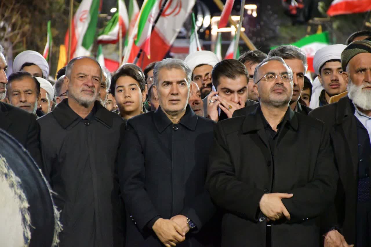 🇮🇷حضور حماسی در سی‌وهفتمین شب وفاداری؛ فرماندار سلماس دوشادوش مردم بر میثاق با آرمان‌های انقلاب