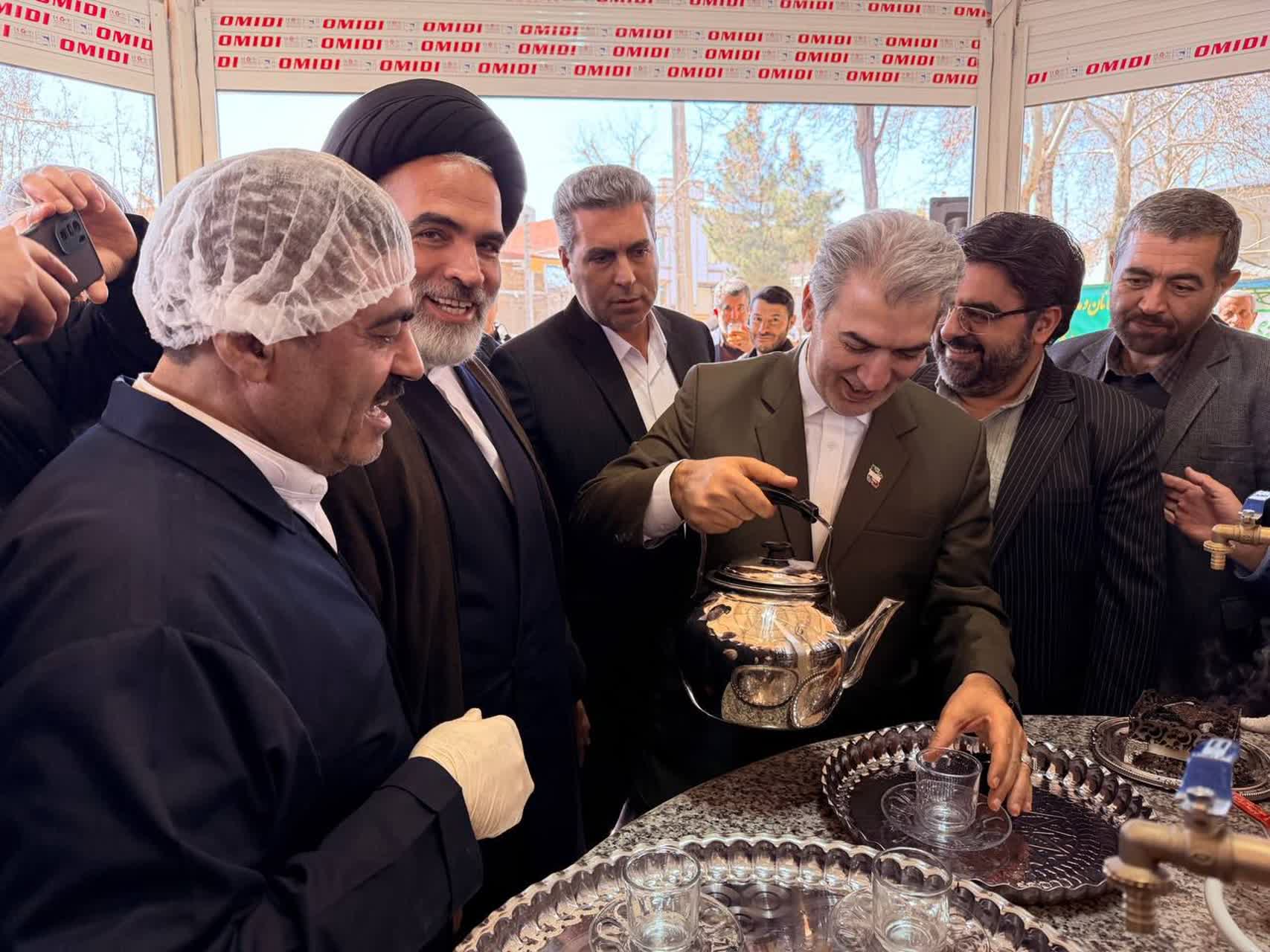 چایخانه آستان قدس رضوی در شهرستان سلماس با حضور جمعی از مسئولان استانی و شهرستانی و اقشار مختلف مردم افتتاح شد.