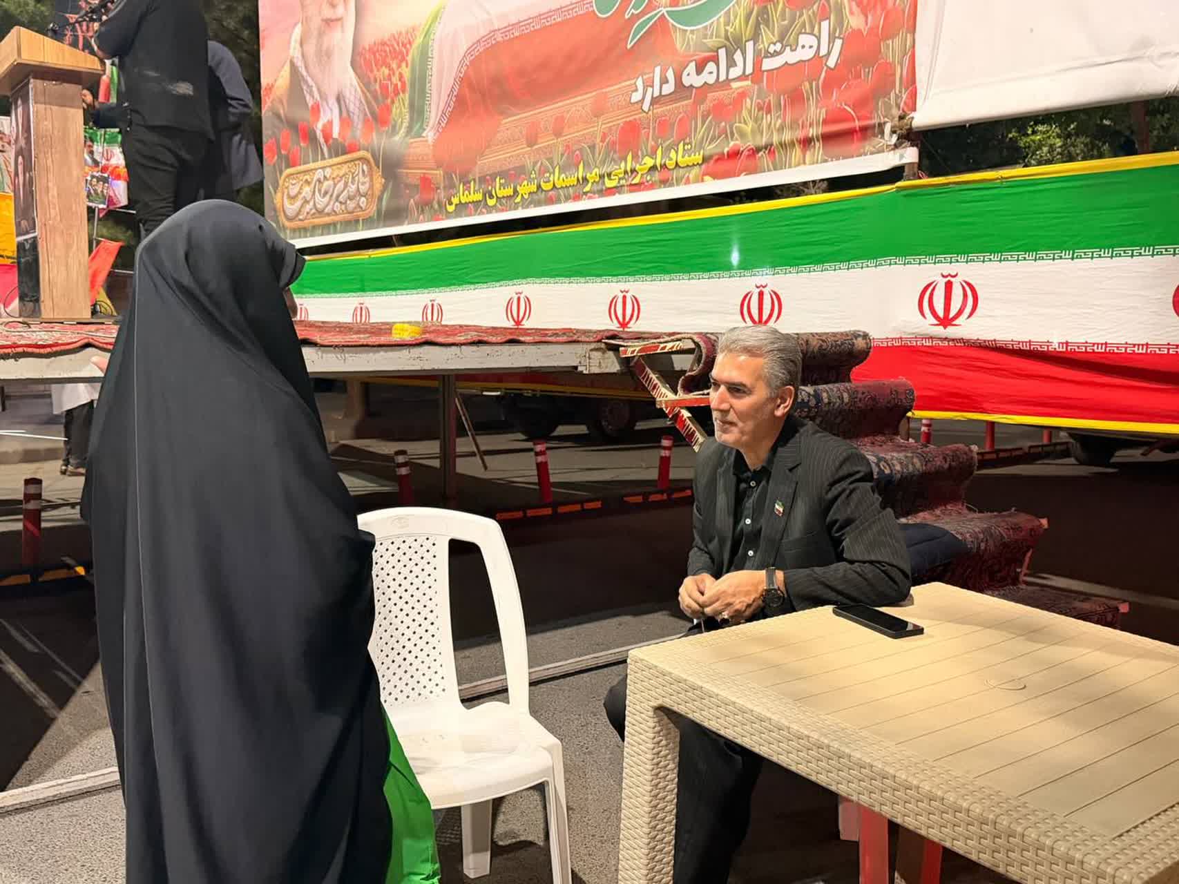 💢 یکصدو بیست و چهارمین شب مقاومت و ایستادگی مردم ایران  🔹برپایی شصت و نهمین روز میز ارتباطات مردمی فرمانداری شهرستان سلماس (برای اولین بار در کشور)    🔸با حضور فرماندار شهرستان سلماس   🔸هر شب ساع