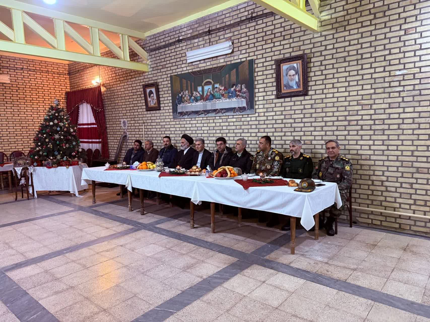 در آستانه سال نو میلادی؛ فرماندار سلماس و امام جمعه با اهالی مسیحی روستای خسروآباد دیدار کردند