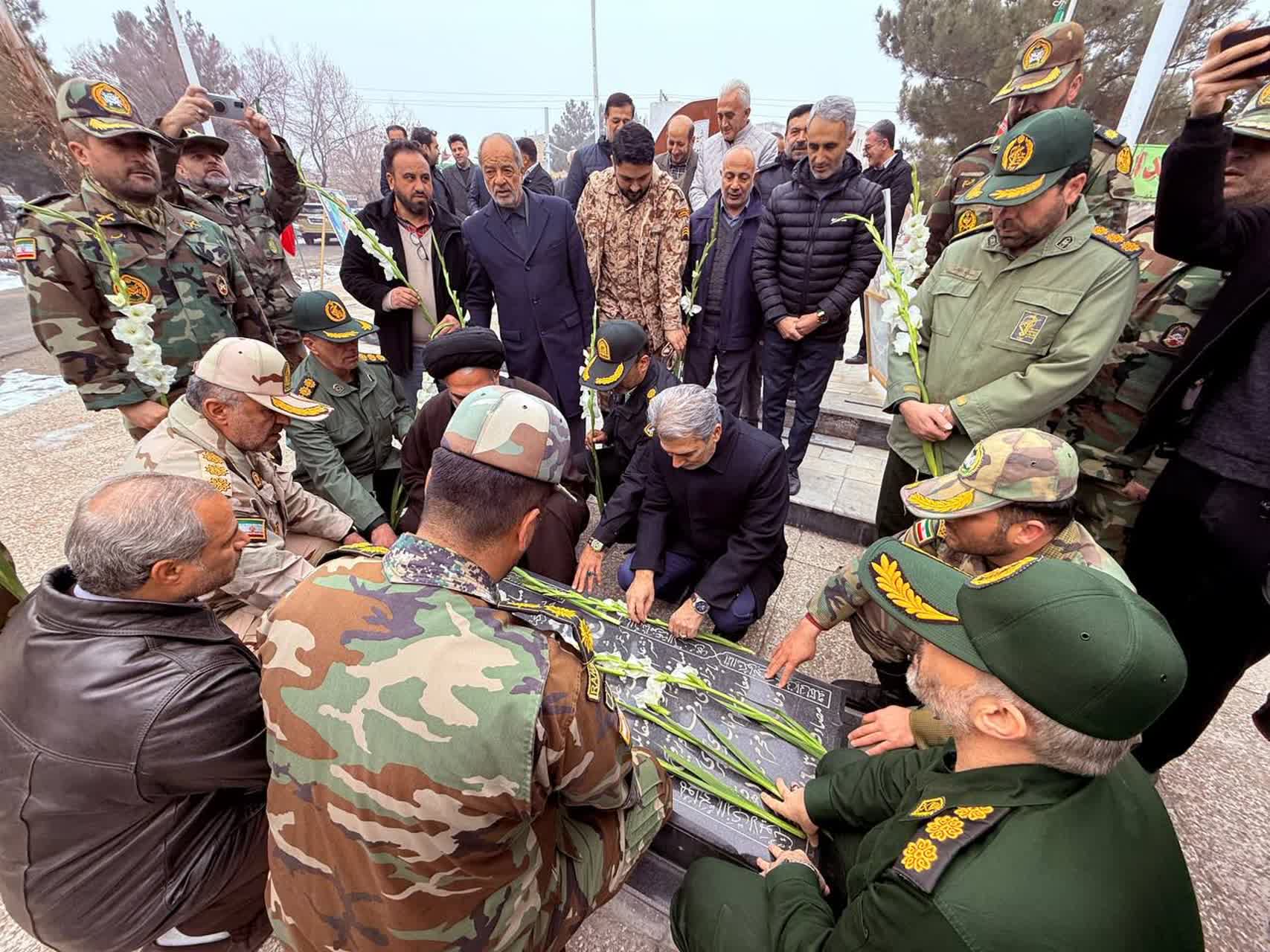 مراسم عطر‌افشانی قبور مطهر شهدا و گرامیداشت یاد و خاطره شهدای غریب اسارت سلماس برگزار شد.