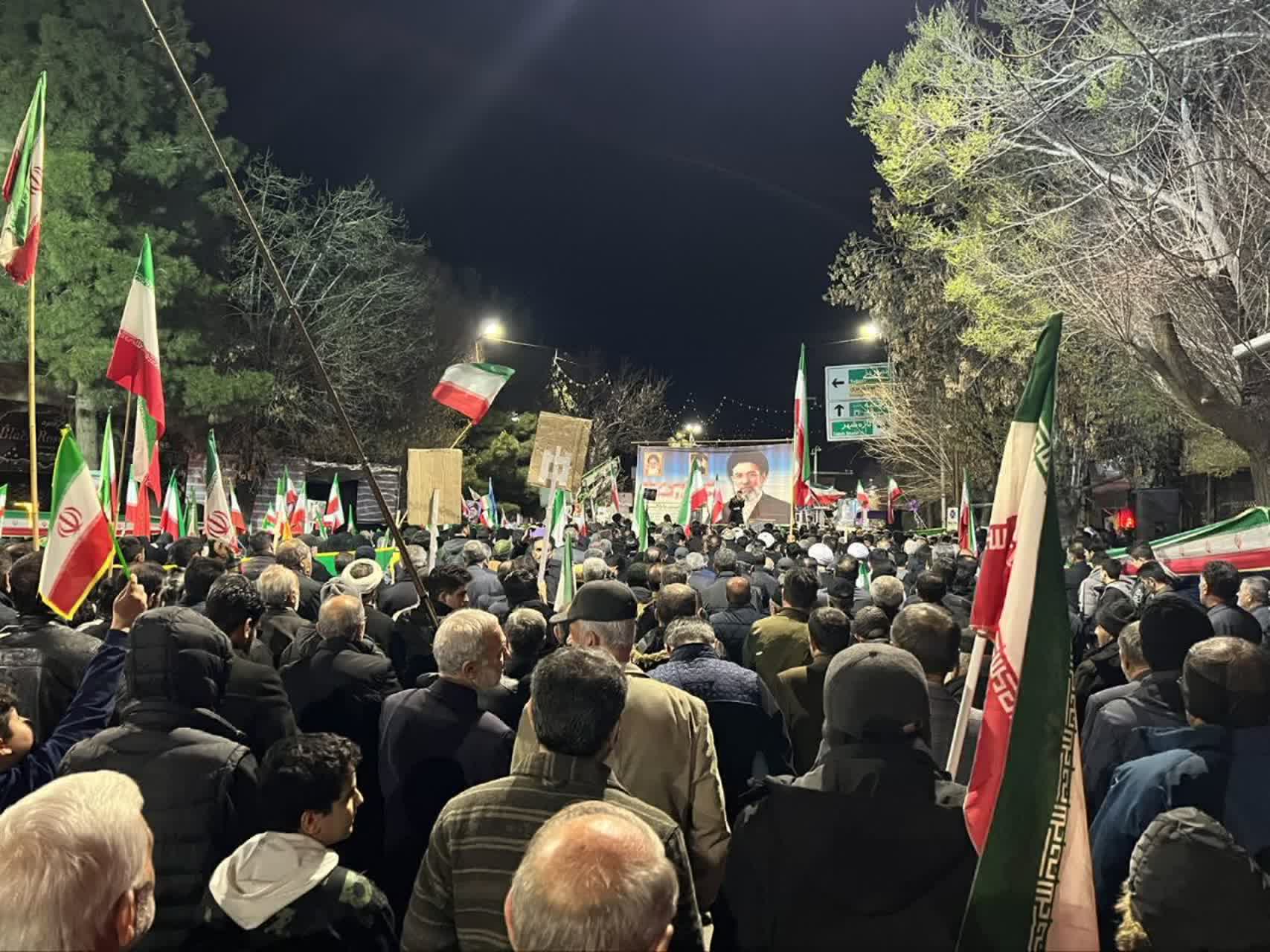 🇮🇷اجتماع پرشور مردم سلماس با حضور فرماندار و وداع با شهید دفاع از میهن