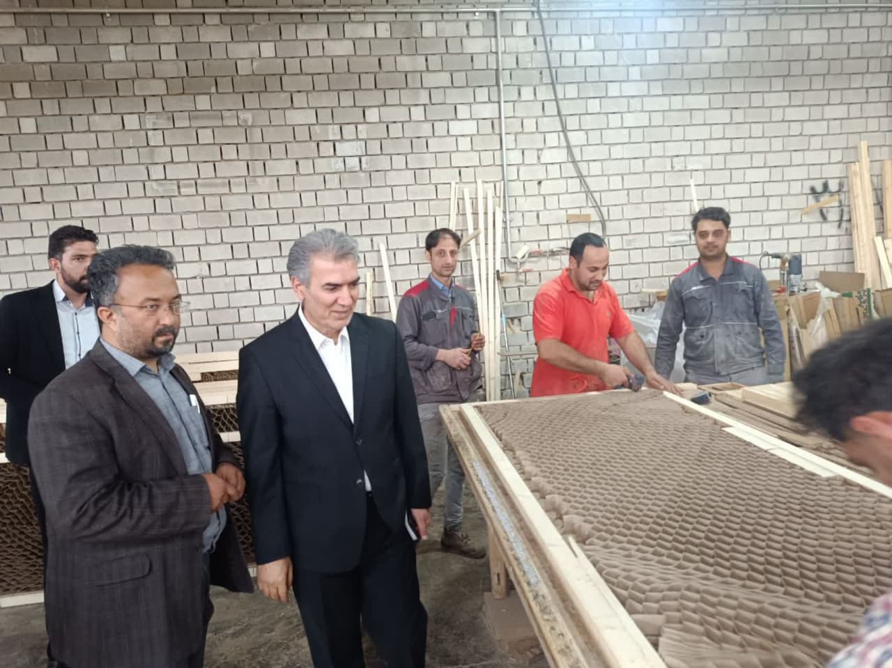 ⭕️ ادامه بازدیدهای میدانی فرماندار سلماس؛ حضور در واحد تولیدی سهند درب با همراهی مسئولان شهرستان