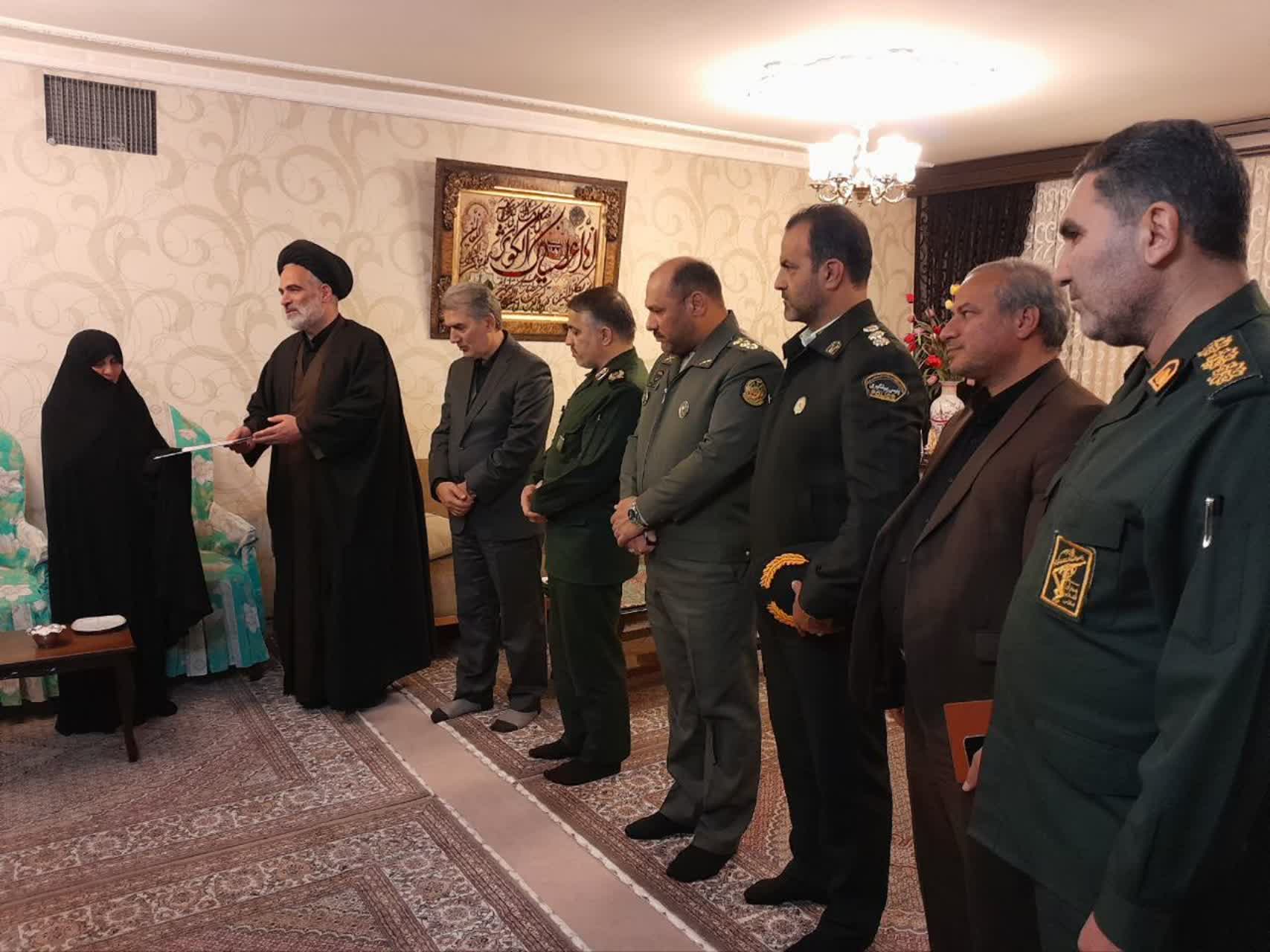 دیدار مسئولان سلماس با خانواده شهید غلامرضا طالعی به مناسبت هفته بسیج