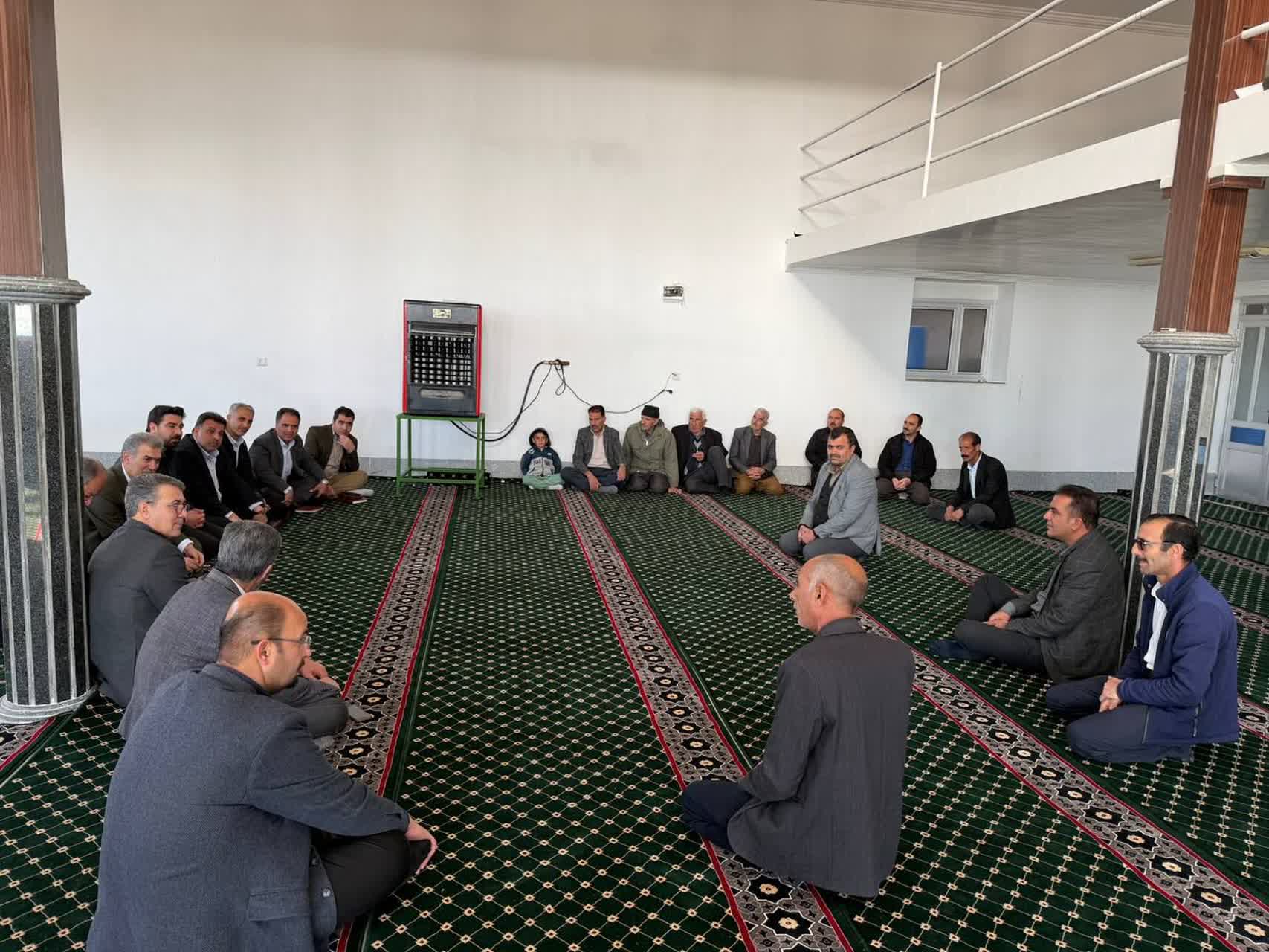 بازدید فرماندار و نماینده مردم شریف سلماس در مجلس شورای اسلامی از روستای شیدان در قالب کاروان خدمت