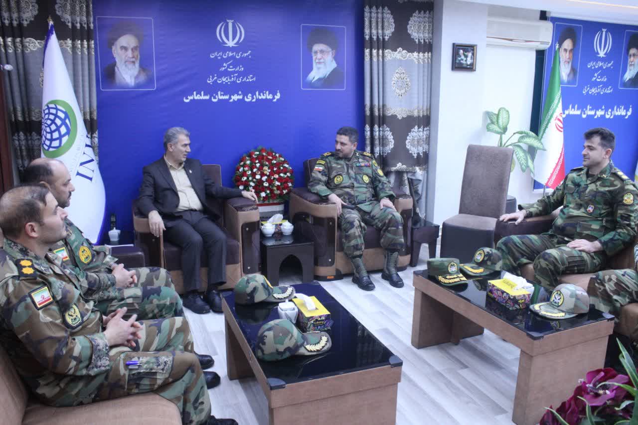 دیدار فرمانده تیپ ارتش با فرماندار سلماس به مناسبت روز جانباز