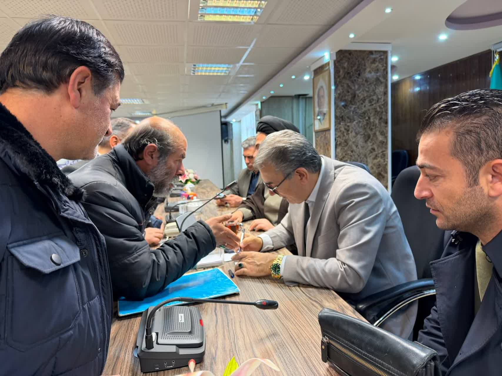 برگزاری ملاقات مردمی فرماندار سلماس با حضور امام جمعه و رؤسای ادارات شهرستان در ایام دهه فجر